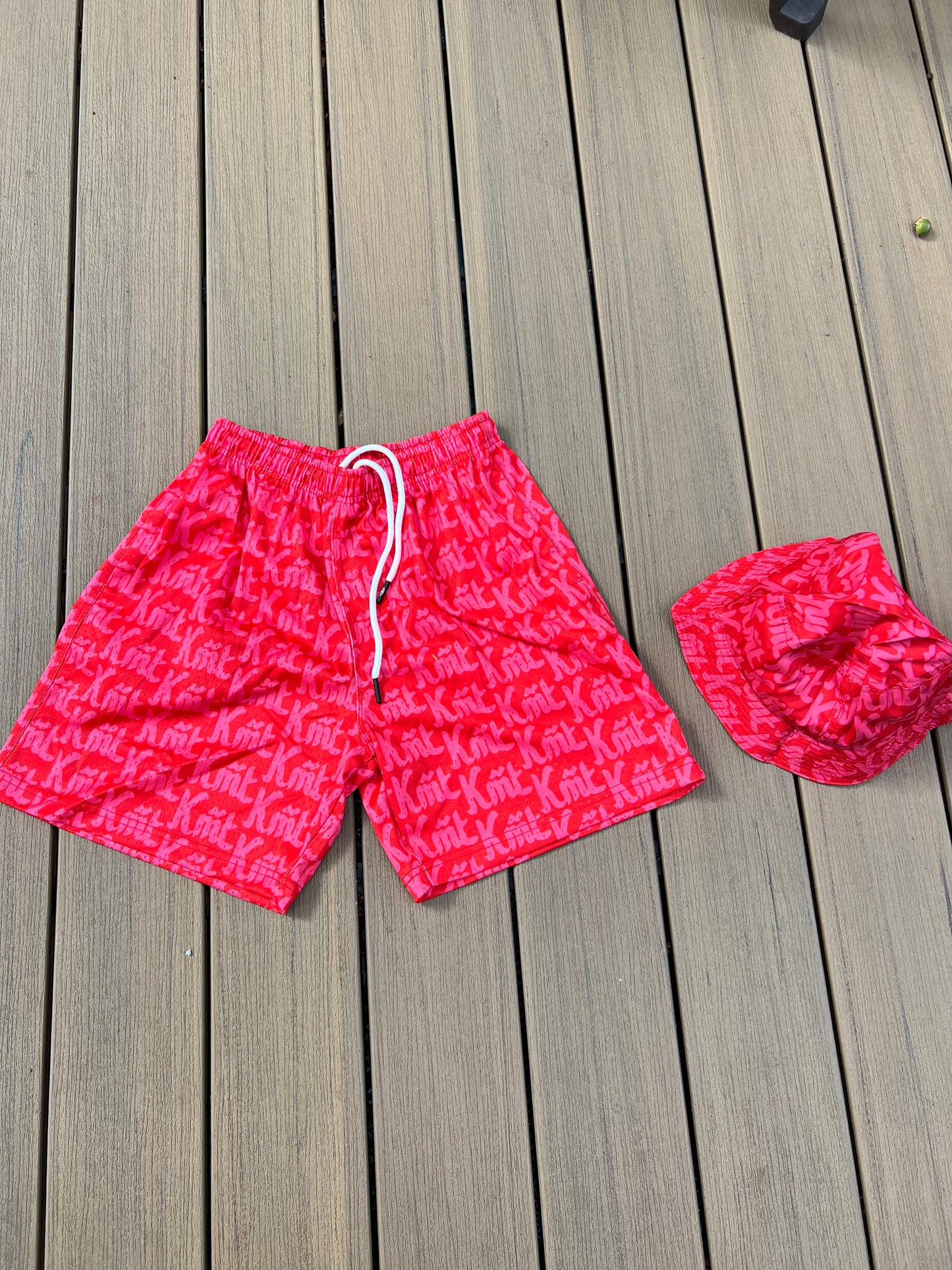 Kmt shorts (red)